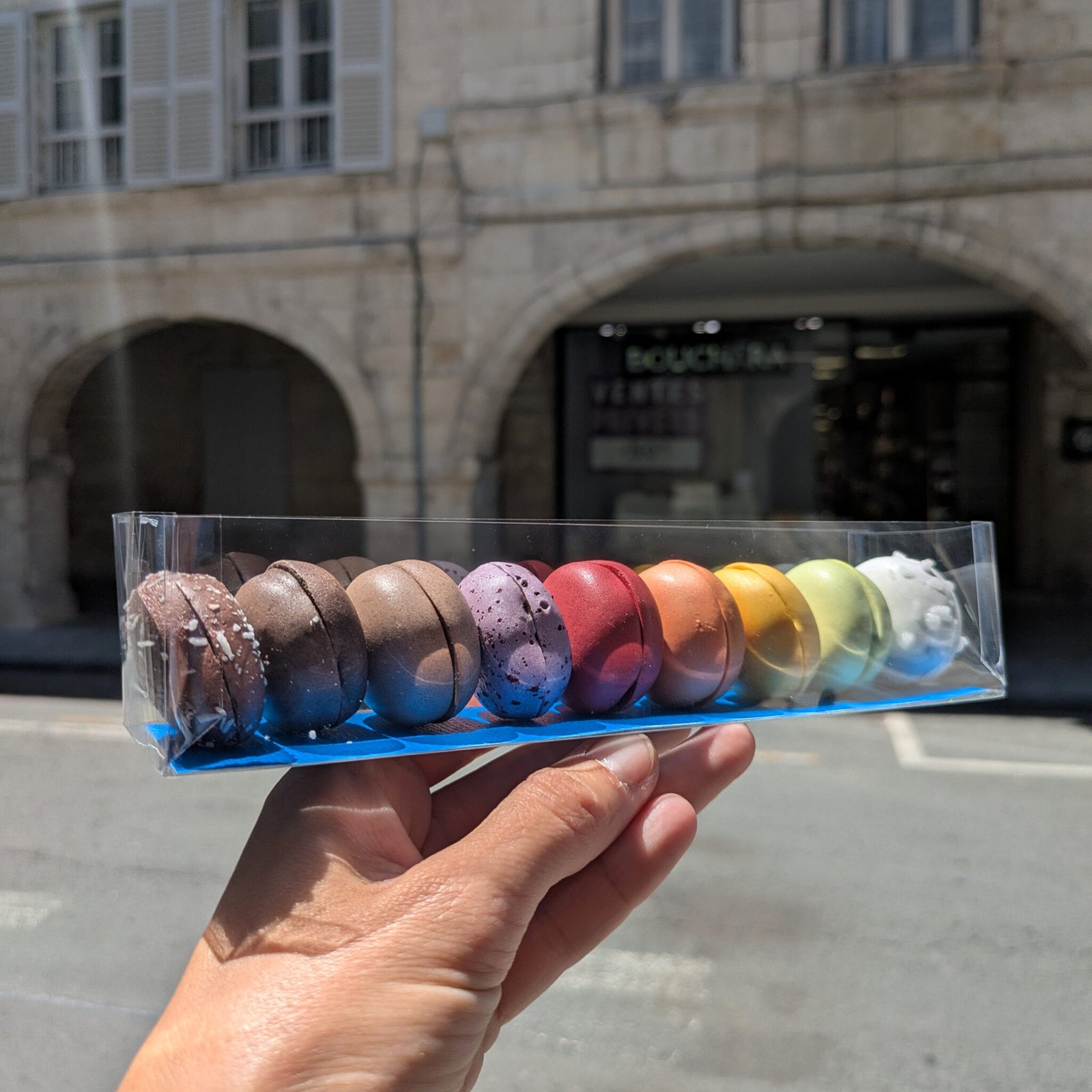 les trompe-l'œil macarons innovation chocolatée à LA Rochelle