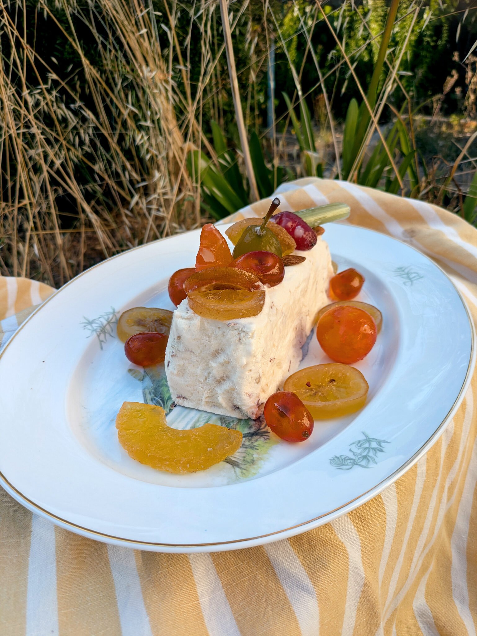 nougat glacé aux fruits confits de chocolats maya la rochelle
